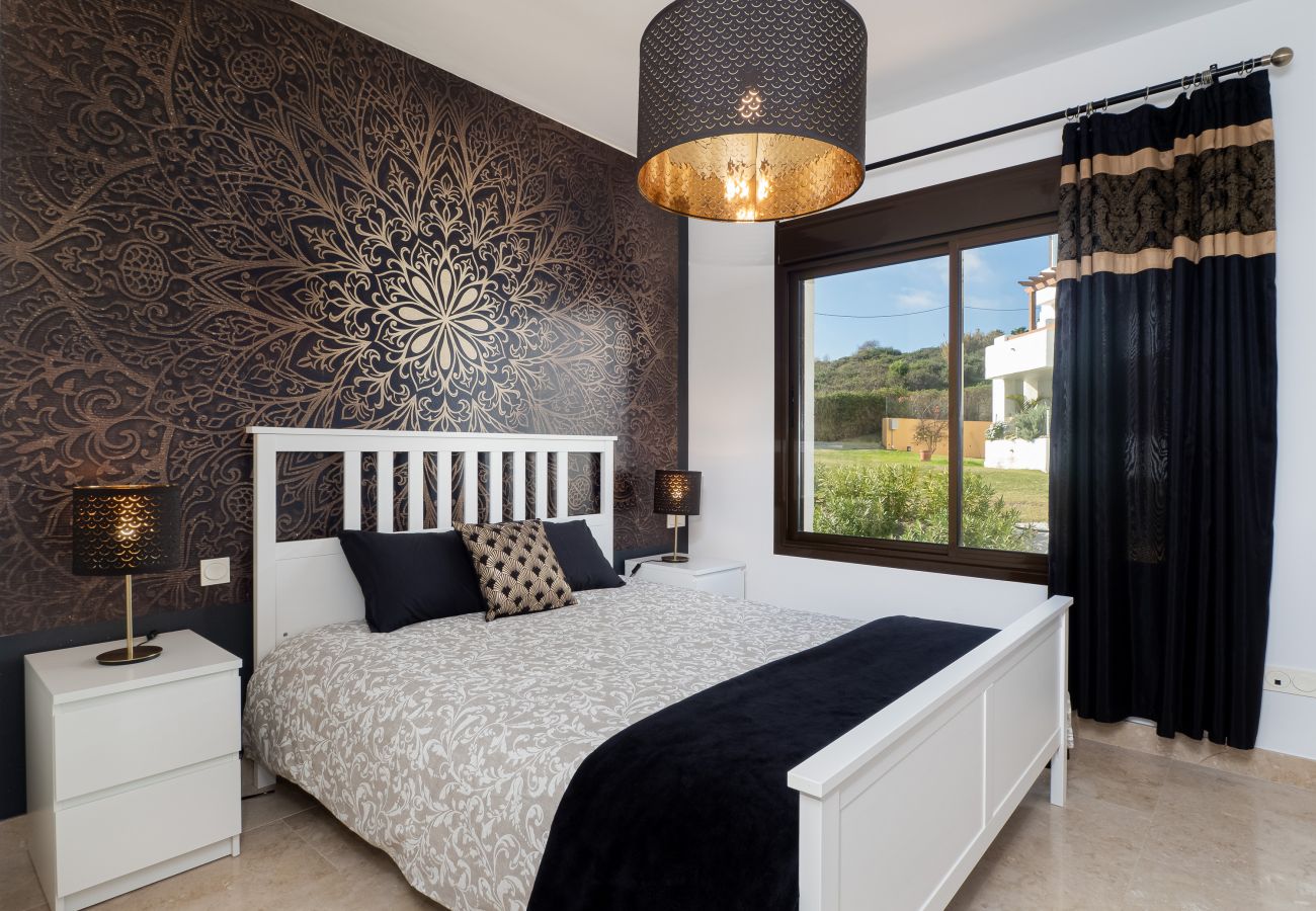 ZapHoliday - 2305 - apartment rental in La Alcaidesa, Costa del Sol - bedroom